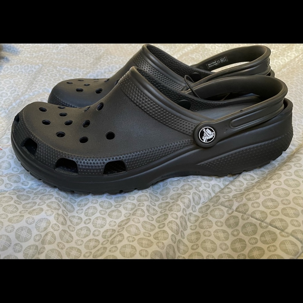 Classic Black crocs unisex